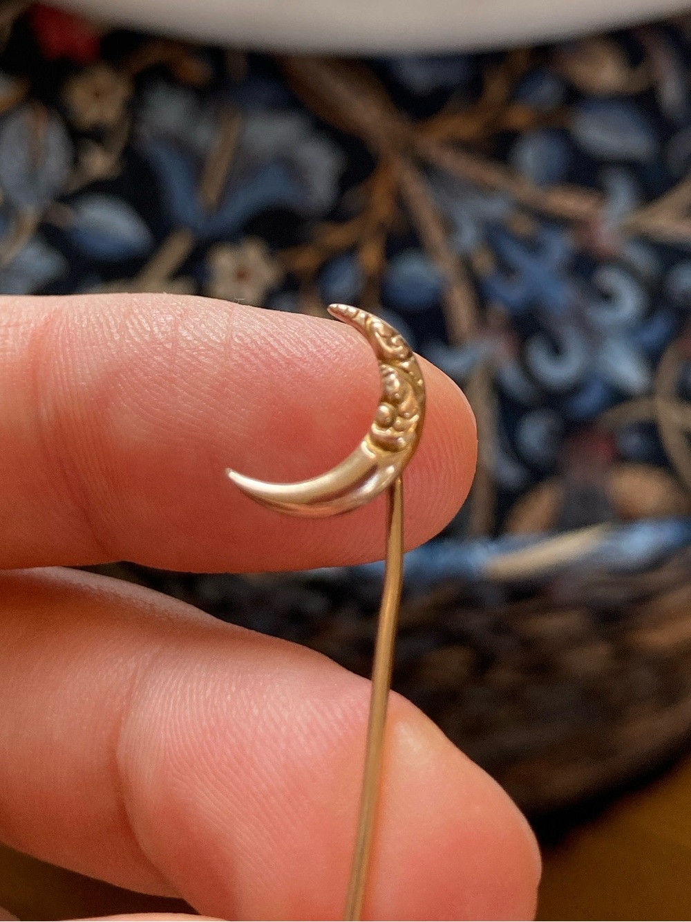 Antique Victorian Crescent Moon Engraved Detail Gold-Filled Cravat Pin/Stick Pin - Picture 7 of 8